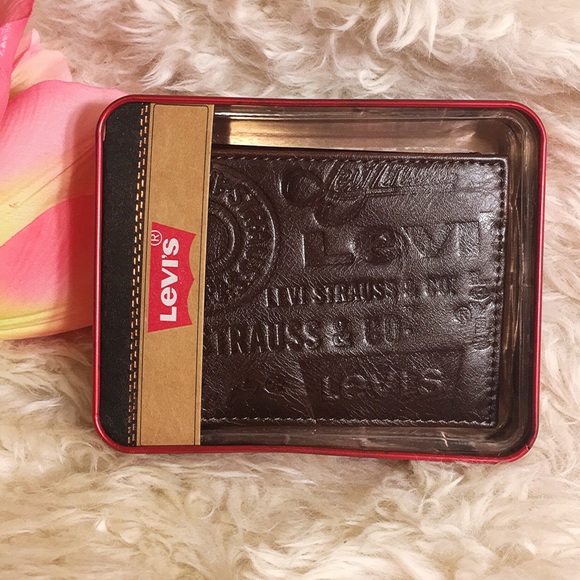 levi's leather wallet in brown